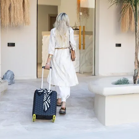 Madam Essence Ξενοδοχείο *